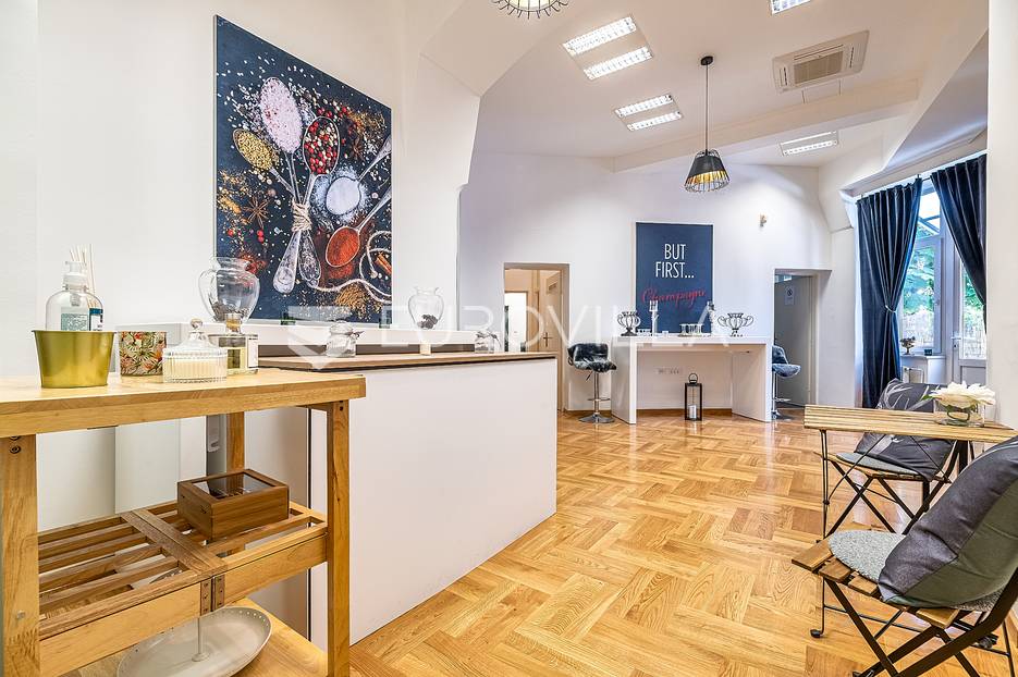 Poslovni prostor Na prodaju -  Donji Grad