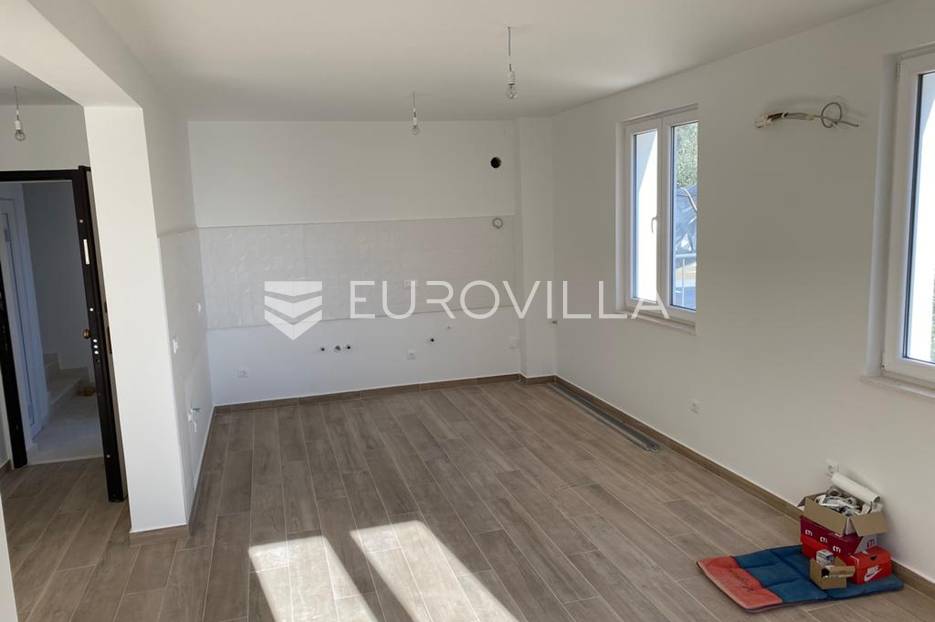 Apartma Na predaj -  Bol
