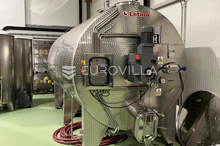 Commerciale In vendita -  Kneževi Vinogradi