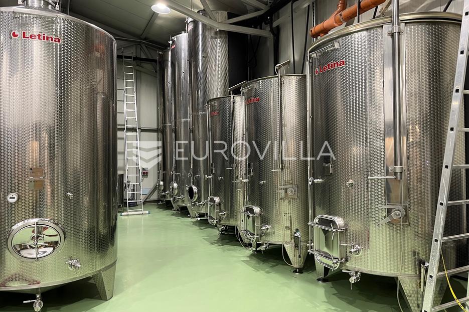 Commerciale In vendita -  Kneževi Vinogradi