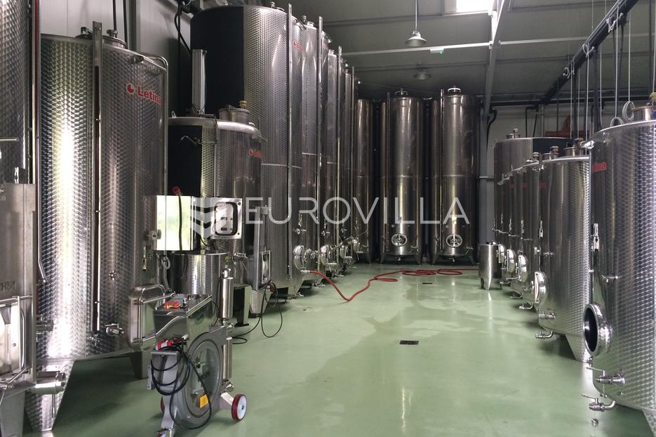 Commerciale In vendita -  Kneževi Vinogradi