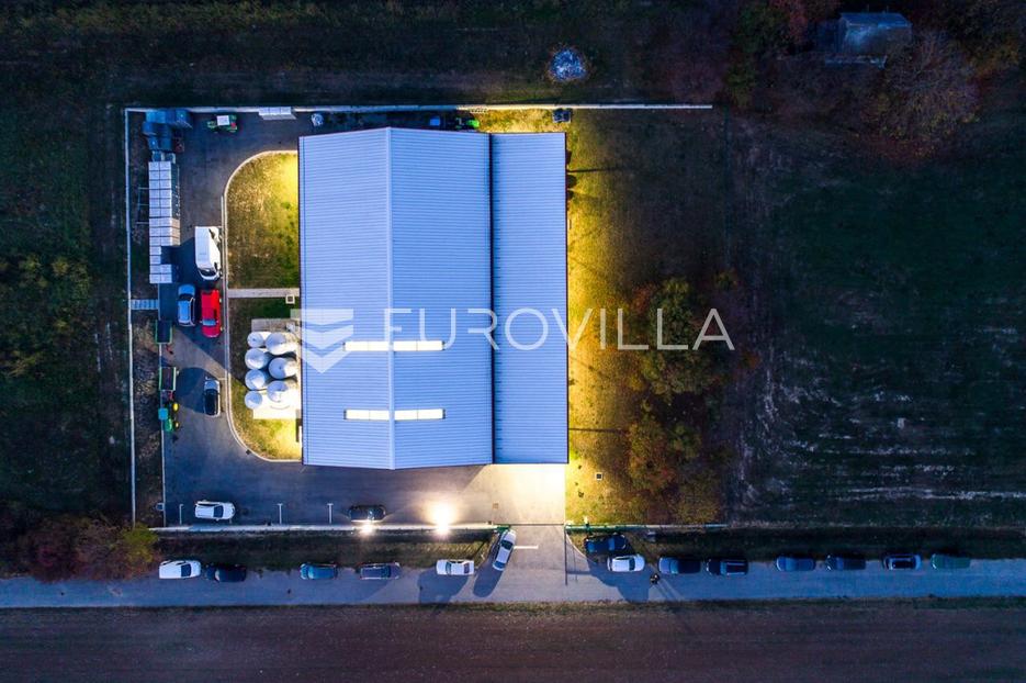 Commerciale In vendita -  Kneževi Vinogradi