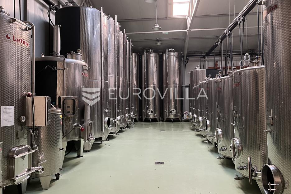 Commerciale In vendita -  Kneževi Vinogradi