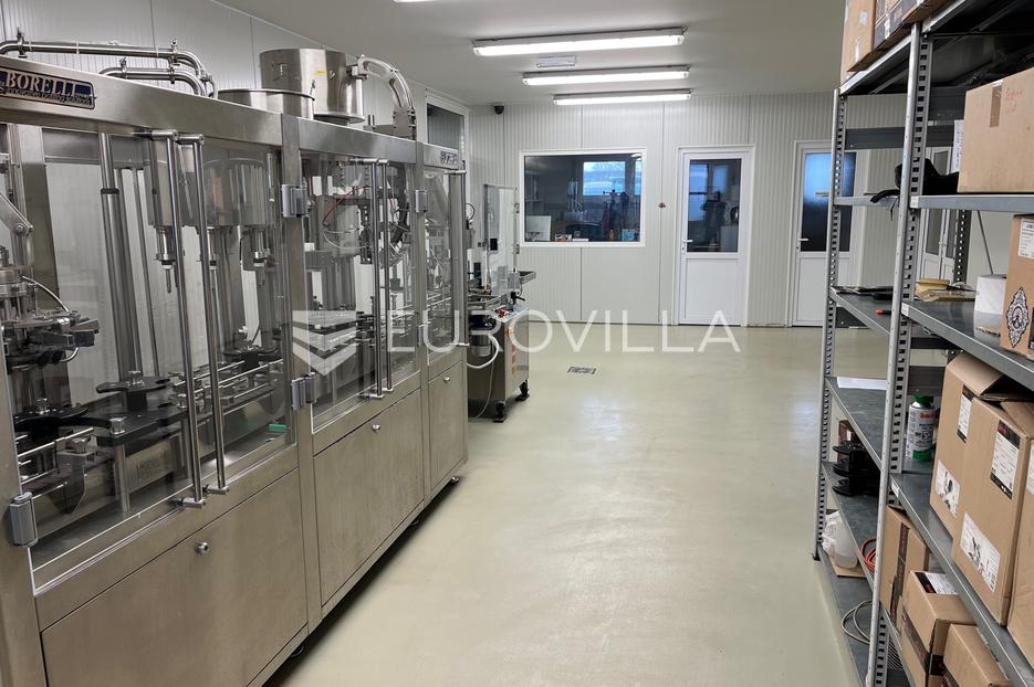 Commerciale In vendita -  Kneževi Vinogradi
