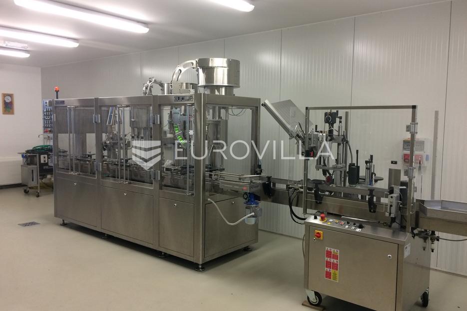 Commerciale In vendita -  Kneževi Vinogradi