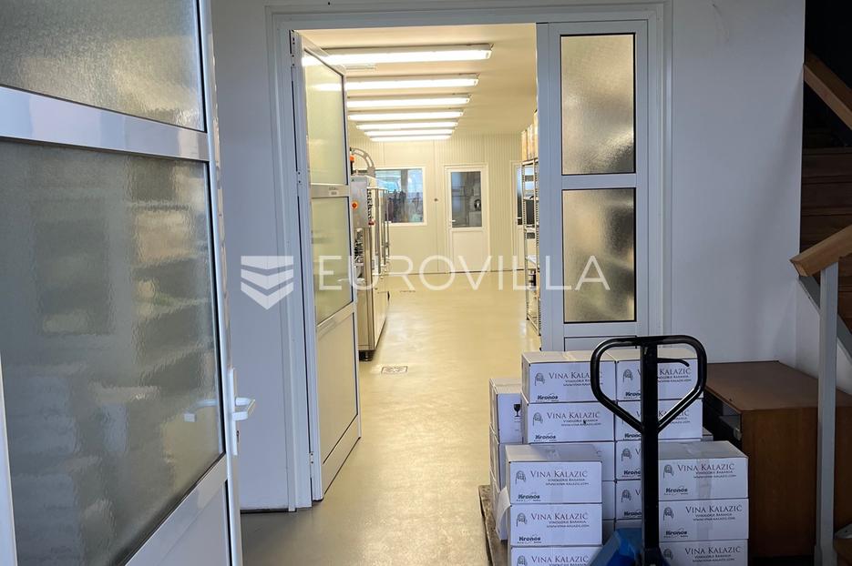 Commerciale In vendita -  Kneževi Vinogradi