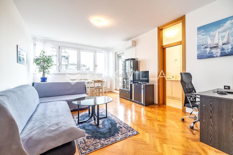 Appartement À louer - Trnje - foto 1/5