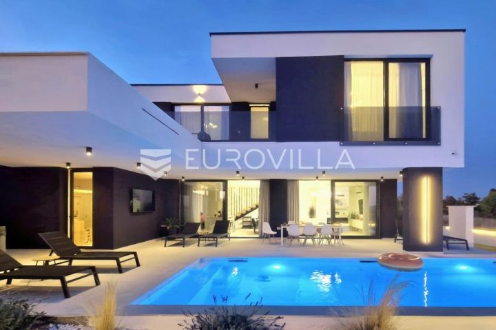 Kuća na prodaju 237 m² – Kožino