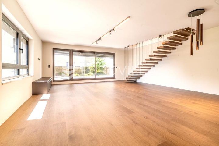 Flat for sale 180 m² – Kaptol