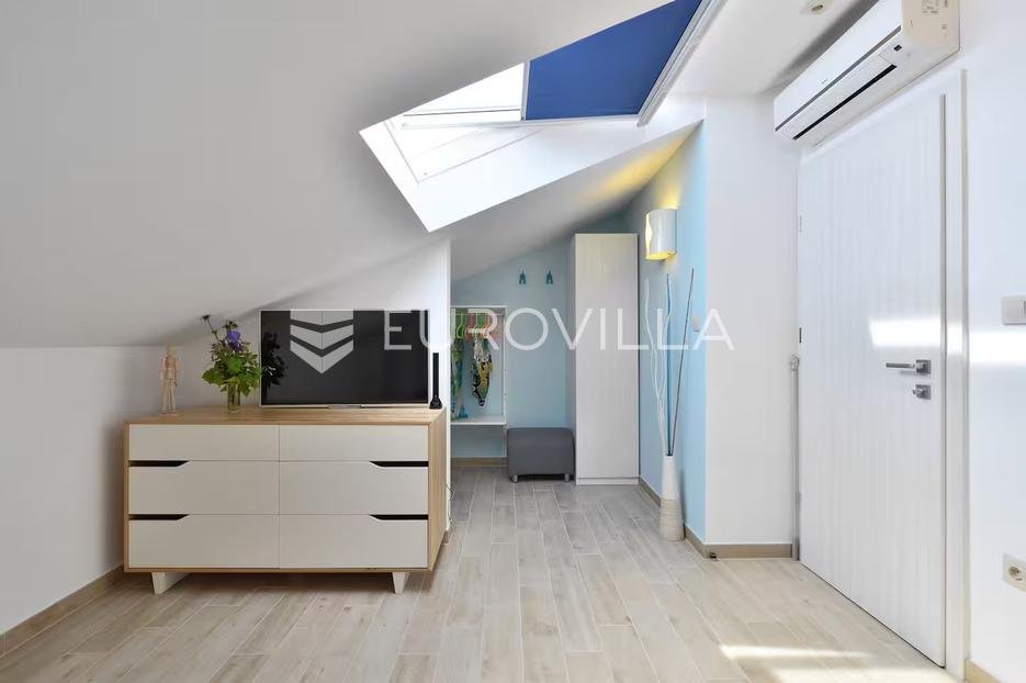 Flat For sale - Splitsko-dalmatinska Jelsa