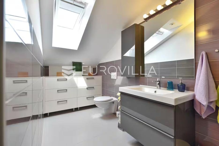 Flat For sale - Splitsko-dalmatinska Jelsa