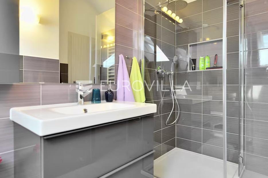 Flat For sale - Splitsko-dalmatinska Jelsa