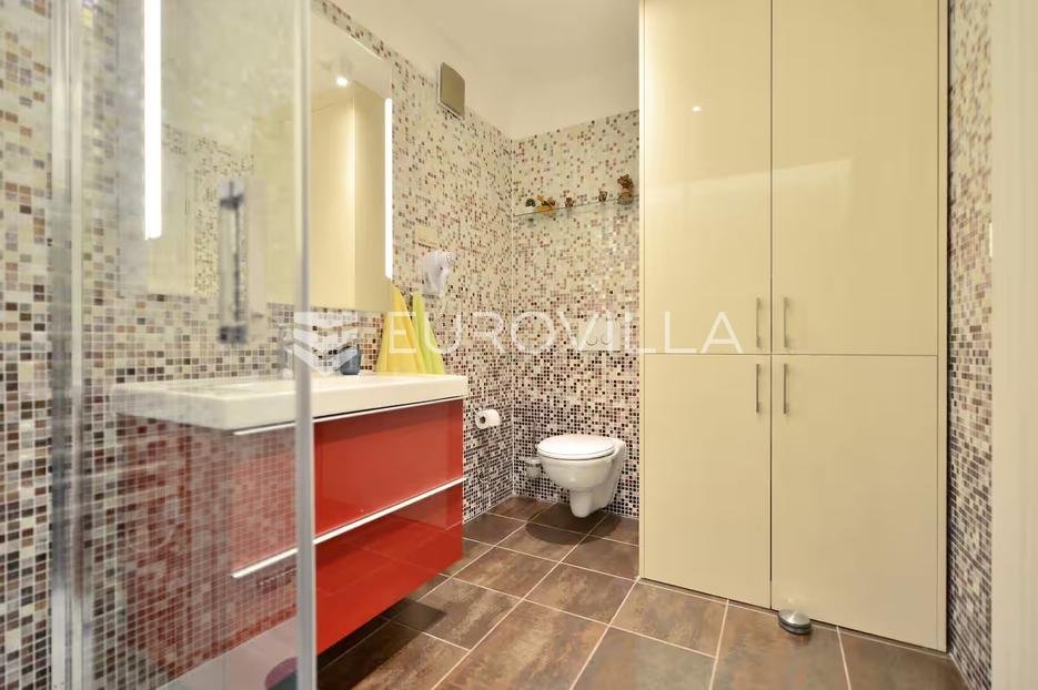 Flat For sale - Splitsko-dalmatinska Jelsa