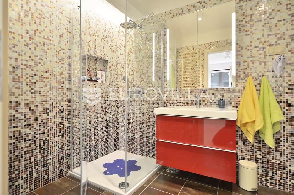 Flat For sale - Splitsko-dalmatinska Jelsa