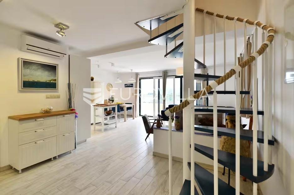 Flat For sale - Splitsko-dalmatinska Jelsa