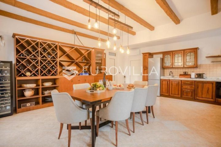 Casa in vendita 550 m² – Podstrana