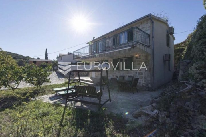 Hiša na predaj 120 m² – Stomorska