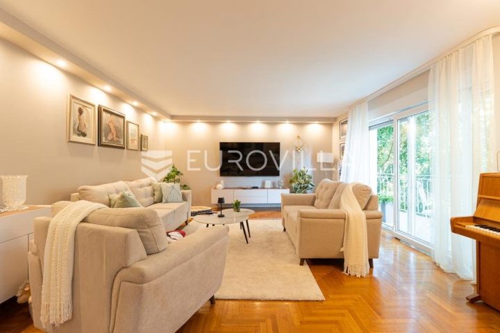 Hiša naprodaj 300 m² – Retfala