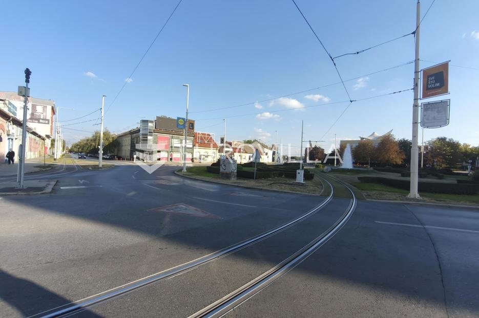 Locaux commerciaux À louer - Osječko-baranjska Osijek