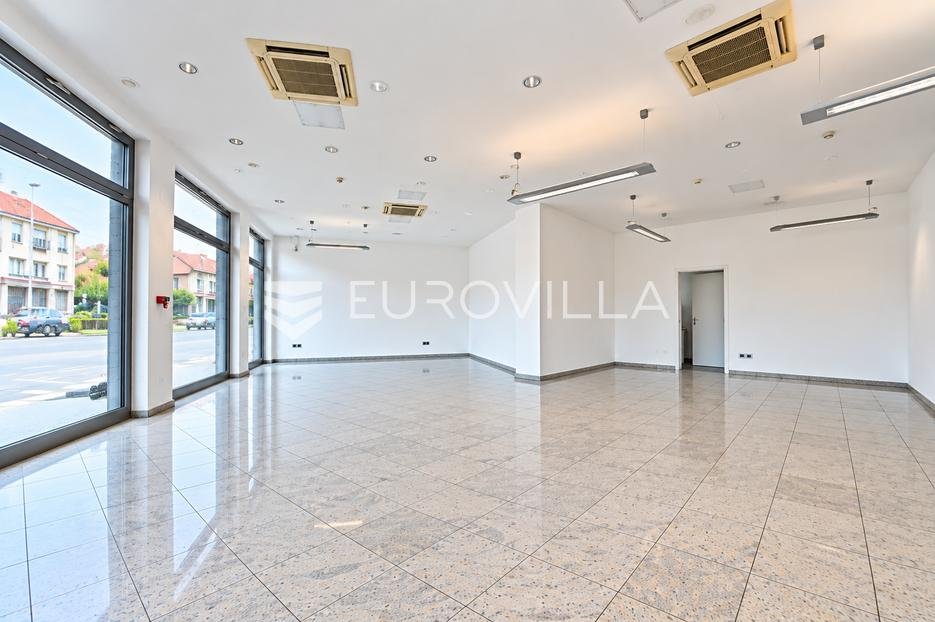 Locaux commerciaux À louer - Osječko-baranjska Osijek