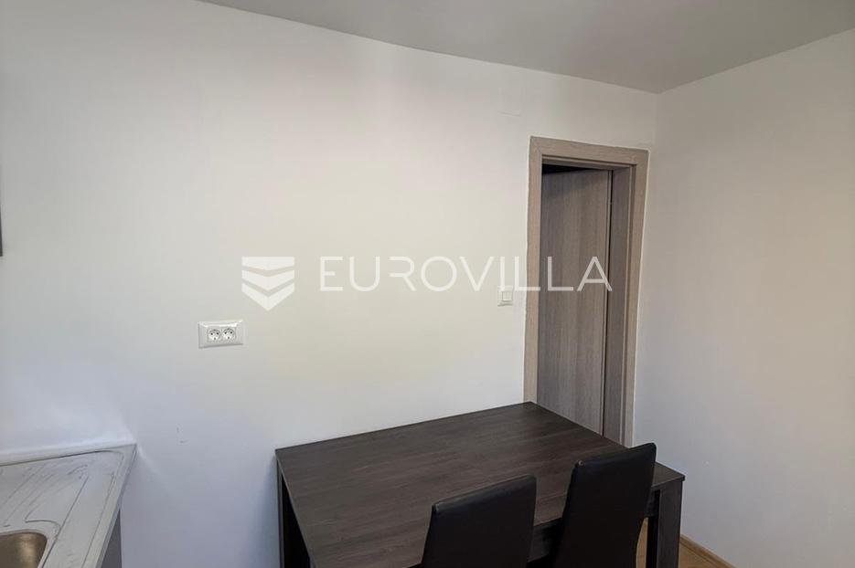 Kuća Na prodaju - Karlovačka Karlovac