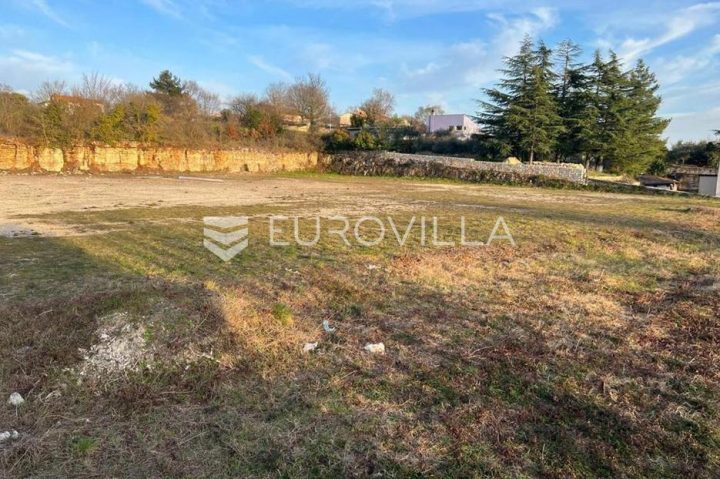 Pozemok na predaj 876 m² – Kanfanar