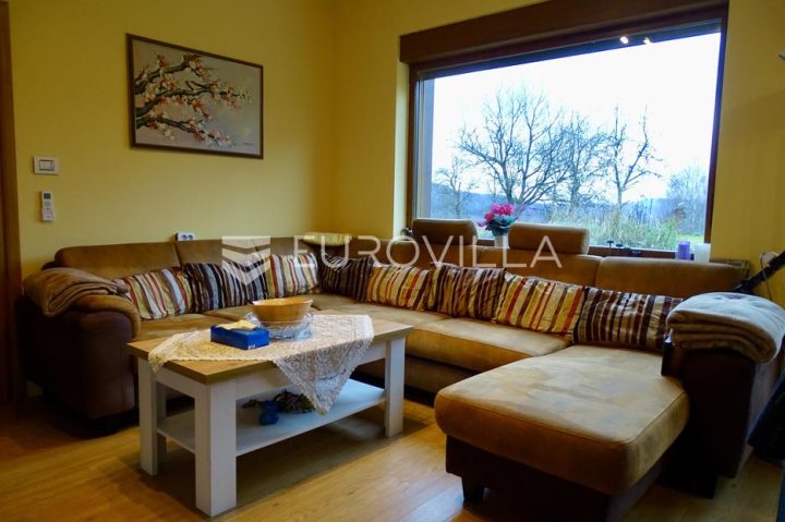 Hiša na predaj 450 m² – Novi Lazi