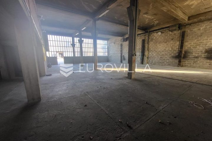 Commerciale in vendita 500 m² – Rakitje