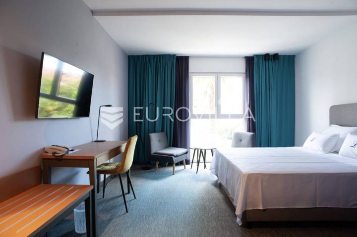 Dům na prodej 900 m² – Rovinj