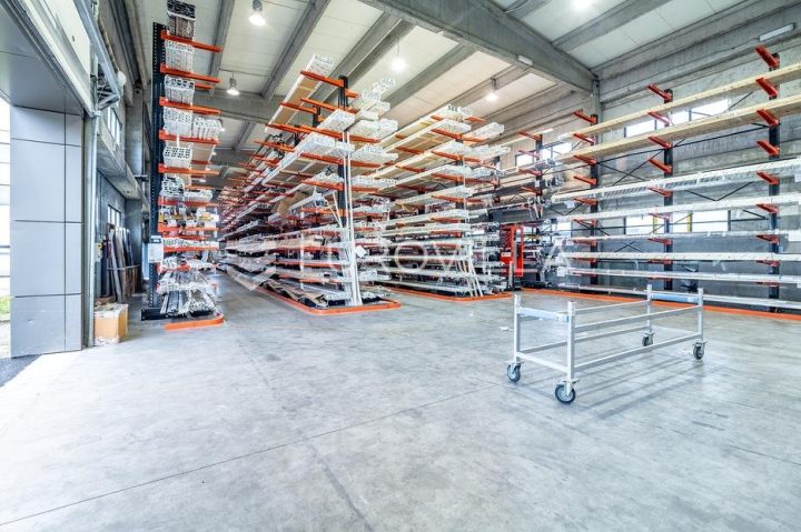 Locaux commerciaux à louer 908 m² – Jankomir