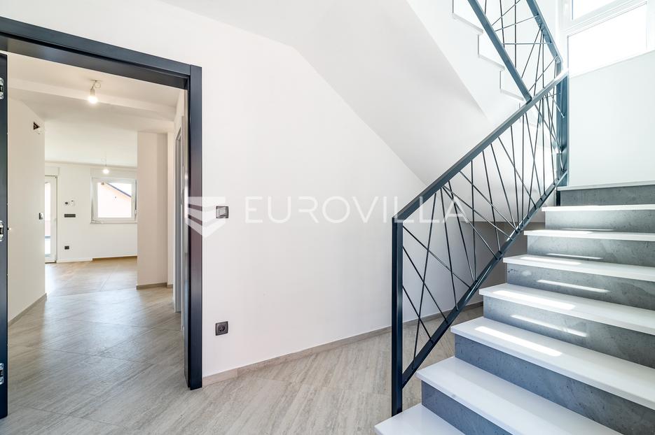House For sale - Grad Zagreb Podsused - Vrapče