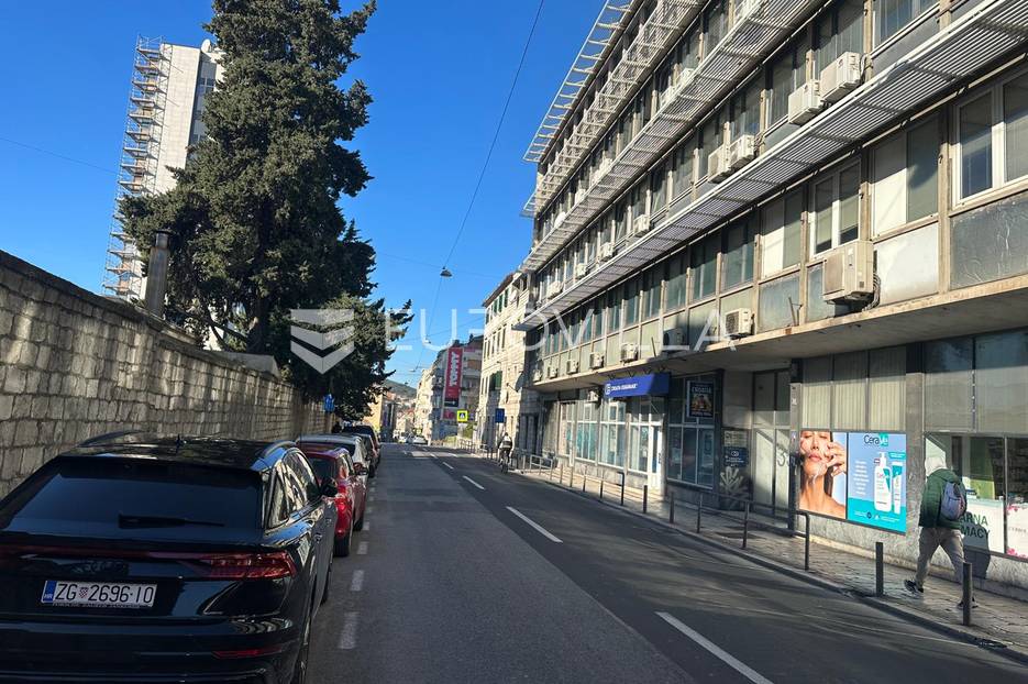 Commerciale In vendita Grad