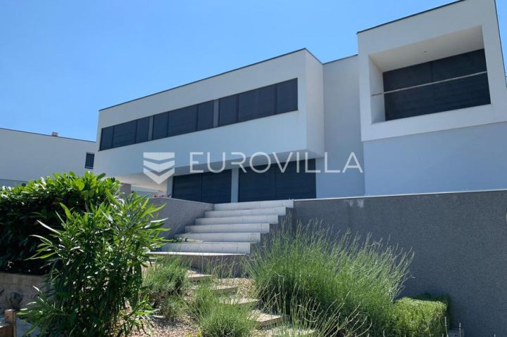 Dom na predaj 260 m² – Vrh