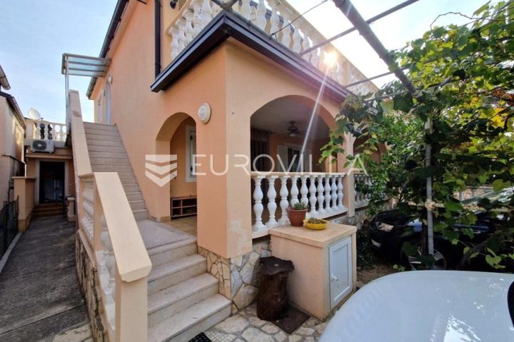 Hiša na predaj 170 m² – Vir