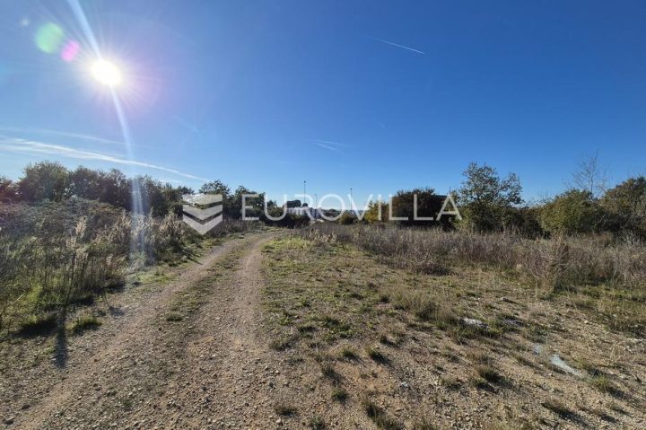 Land for sale 12330 m² – Žbandaj