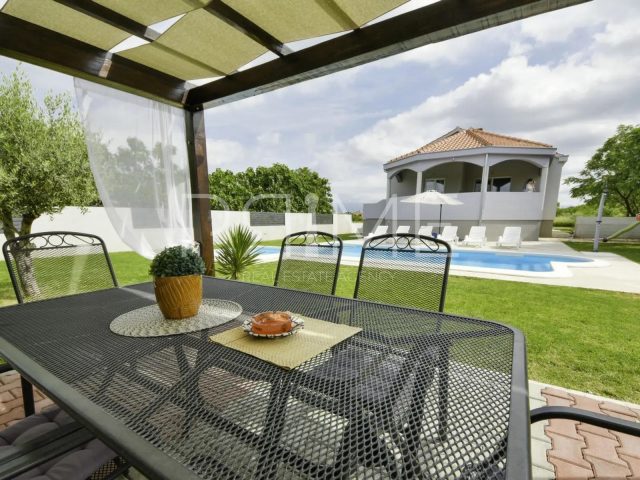 House for sale 209 m² – Smilčić