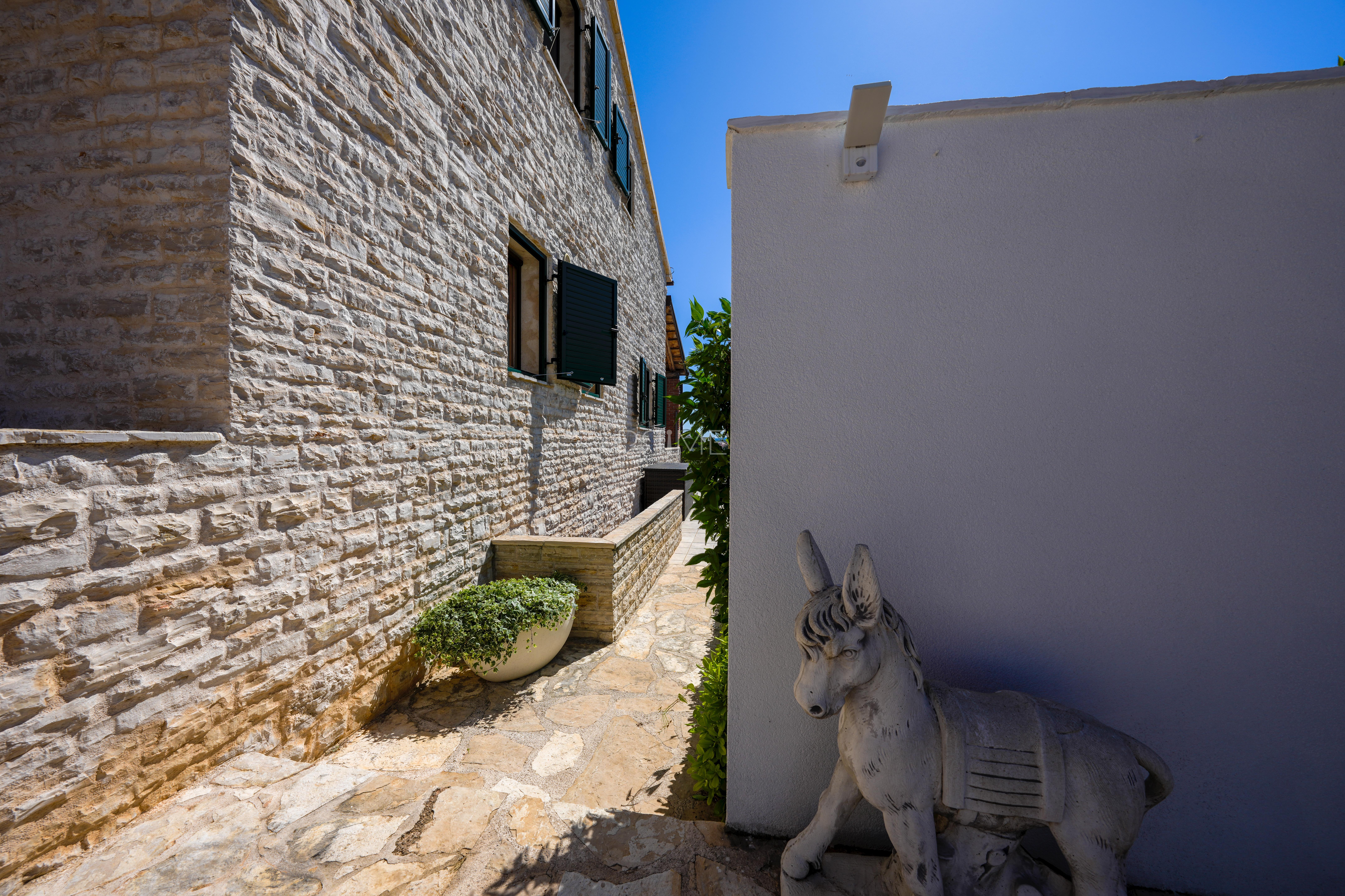 Dom Na predaj - ŠIBENSKO-KNINSKA VODICE