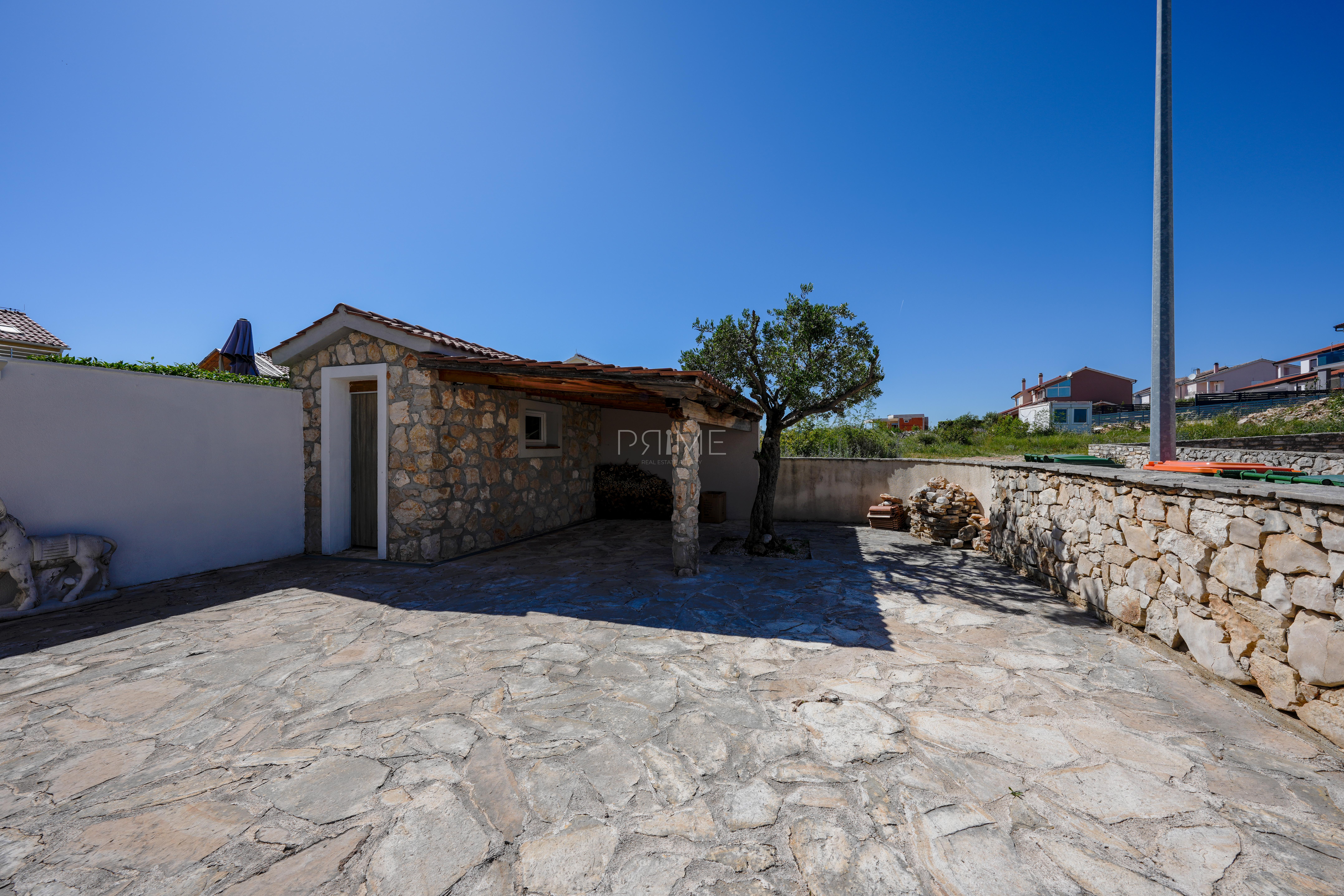Dom Na predaj - ŠIBENSKO-KNINSKA VODICE