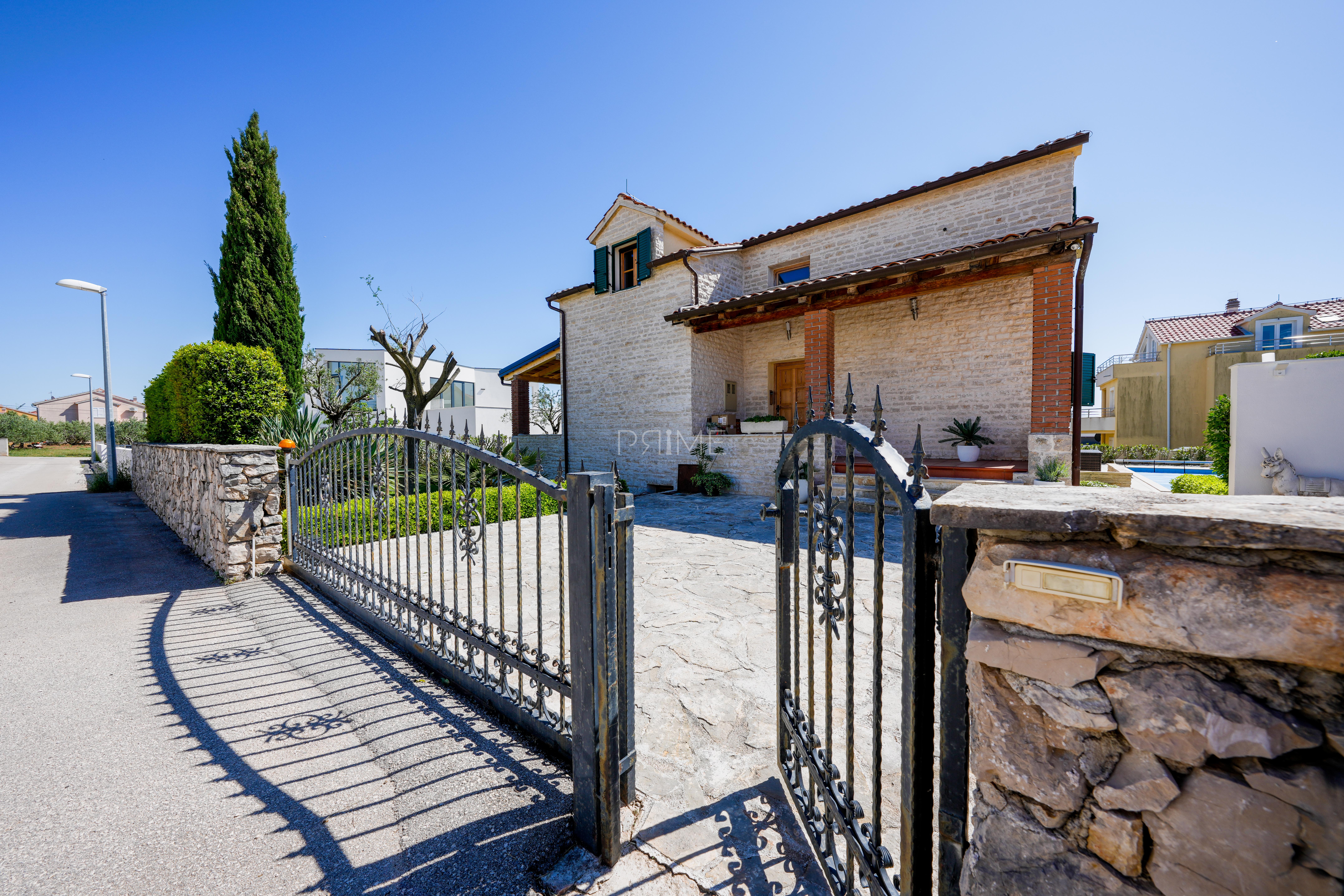 Dom Na predaj - ŠIBENSKO-KNINSKA VODICE
