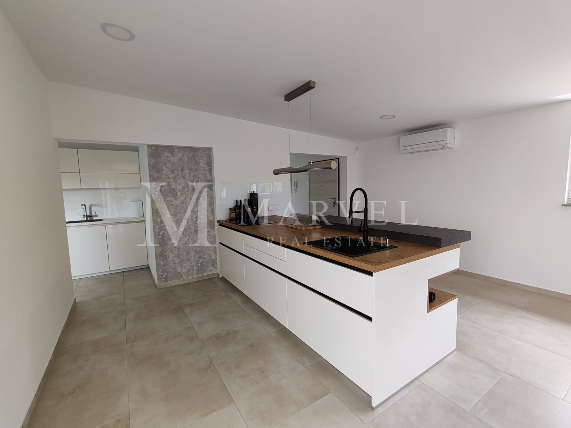 Apartmán Na predaj - PRIMORSKO-GORANSKA Malinska-Dubašnica