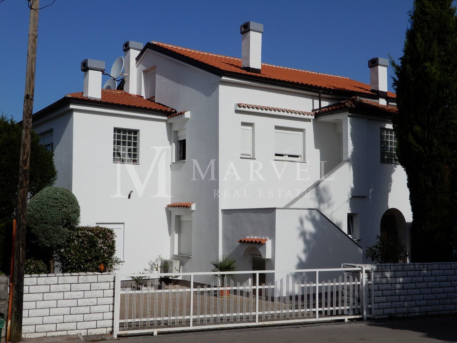 Haus Zu verkaufen - Primorsko-goranska Malinska-dubašnica - foto 1/9