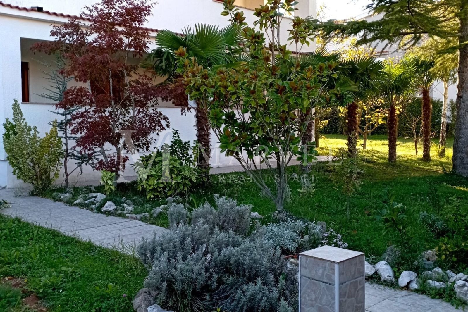 Haus Zu verkaufen - Primorsko-goranska Malinska-dubašnica - foto 1/5