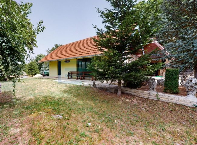 Casa in vendita 220 m² – Udbina