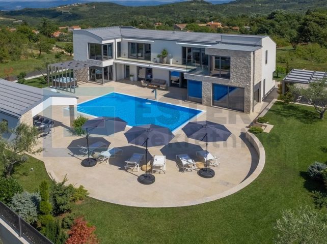 Casa in vendita 447 m² – Karojba