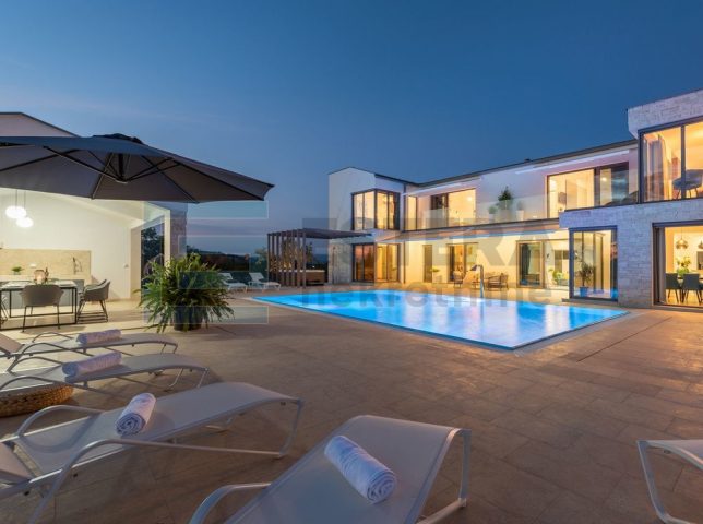Casa in vendita 447 m² – Karojba