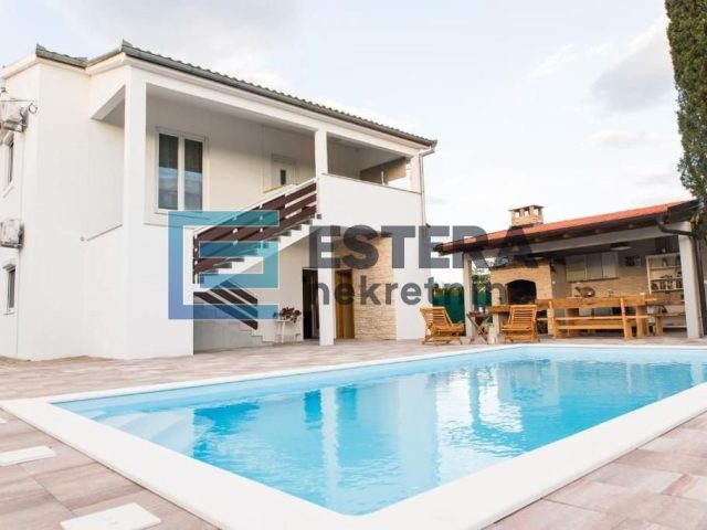 Dům na prodej 160 m² – Benkovac
