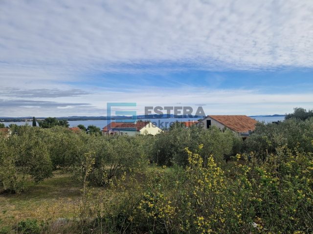 Parcela naprodaj 713 m² – Tkon