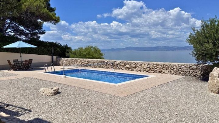 Kuća na prodaju 180 m² – Splitska