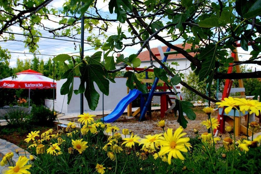 House For sale - Splitsko-dalmatinska Sutivan