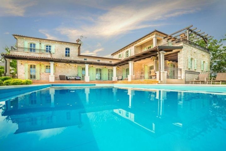 Kuća na prodaju 550 m² – Višnjan
